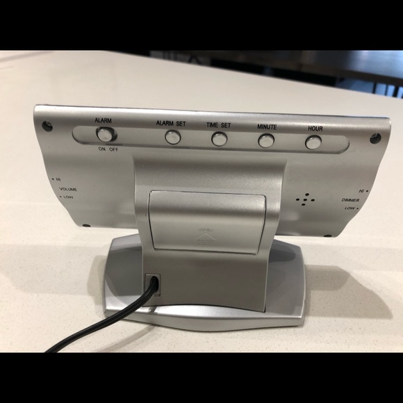 Alarm clock chrome modern look - Picture 2 of 2